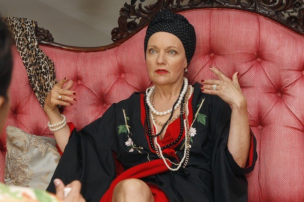 Aktorka pojawi się bowiem w serialu "Miłośc nad rozlewiskiem. Jej bohaterka, była gwiazda sceny, filmu i estrady Ewa Stern dbędzie nostalgiczną podróż na Mazury i nieoczekiwanie spotka miłość w osobie Henryka Piernackiego. "Zobaczymy romans w starym, przedwojennym stylu" - zdradza Katarzyna Kalicińska-Goczał, producent.
"Miłość nad rozlewiskiem" (13 odcinków) będzie można oglądać w telewizyjnej Jedynce od 19 września do końca grudnia.