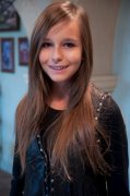 Aktualnie Emilia Stachurska jest uczennicą gimnazjum. Naukę w szkole musi godzić z pra-cą na planie serialu. 