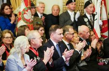Andrzej Duda odznaczył osoby działające na rzecz Polonii we Francji