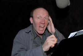Artur Barciś "tata Franklina"; nagranie dubbingu do filmu animowanego "Franklin i Skarb Jeziora". Warszawa, 2007. 