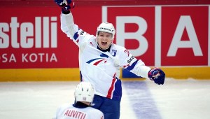 Besch strzela, Francja pokonuje Kazachstan w meczu "o życie"