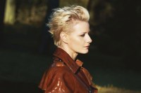Blondynka z charakterem brunetki