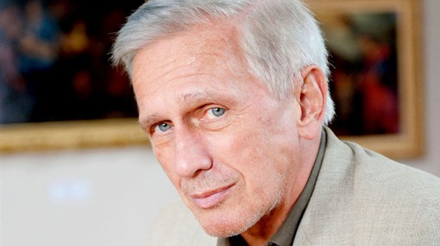 Jan Englert kończy... 70 lat! - Bóg jest dla mnie łaskaw: jestem w miarę zdrowy, mam rodzinę, córkę, którą trzeba wychować. Różne rzeczy się kończą, ale zaczynają się następne. A przemijanie? Nie ma czegoś takiego – twierdzi Jan Englert. /Agencja W. Impact