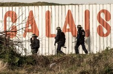 Calais: Starcia uchodźców z policjantami