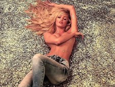 Candice Swanepoel w reklamie dżinsów