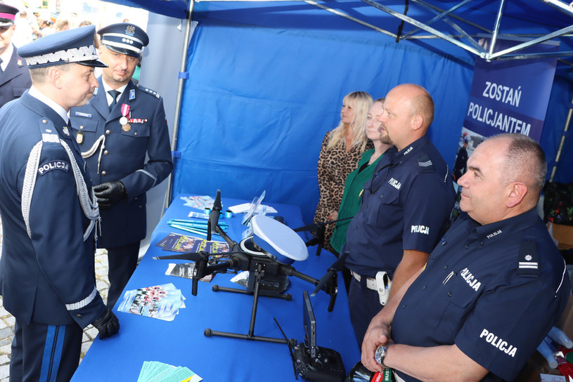 Policja szuka chętnych do służby Na początek nawet 4600 zł na rękę