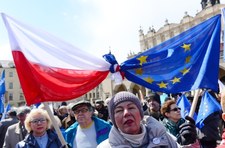 Co Polacy sądzą o członkostwie w Unii? Nowy sondaż