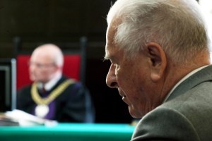 Czesław Kiszczak w Sądzie Okręgowym w Warszawie /PAP/Tomasz Gzell /PAP