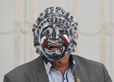 Debata o SN i KRS. Senator Rulewski w masce na mównicy