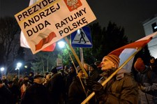 Demonstracje zwolenników i przeciwników zmian TK przed Sejmem