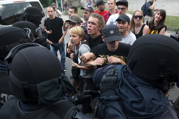 Do przepychanek policjantów z anarchistami doszło w centrum Poznania/fot. Jakub Kaczmarczyk /PAP