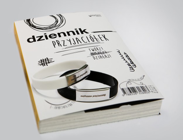 "Dziennik przyjaciółek" to jedyna w swoim rodzaju kreatywna książka, która została stworzona z myślą o dziewczynach /materiały promocyjne