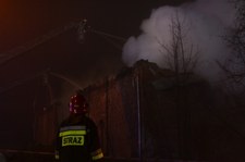 Eksplozja gazu w Łomiankach. Płonie hurtownia fajerwerków
