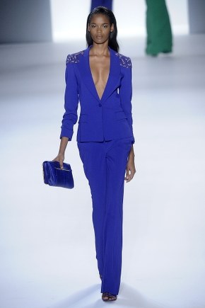 Elie Saab - moda w kolorze chabrowym