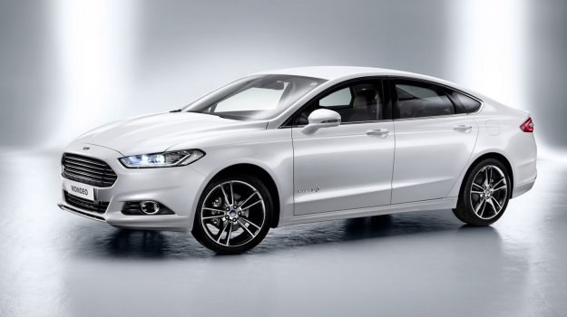 Europa poczeka na nowe Mondeo Europejska wersja nowego Forda Mondeo /Ford