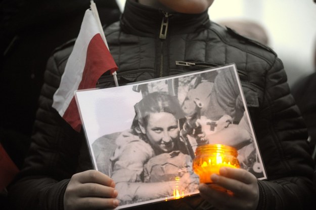 Fotografia z akcji "przyjdź i zapal znicz polskim bohaterom" /Wojciech Stróżyk /Reporter