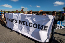 Francja: W Calais do 3 tys. osób solidaryzowało się z migrantami