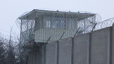 Francja: Więzienia pękają w szwach. Tak źle nie było od czasu II wojny światowej