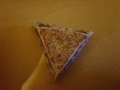 Gotowe pudełeczko zdobimy w zależności od upodobań ;) Tak wygląda moje, aczkolwiek ja nie posiadam talentu do zdobienia.