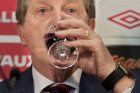 Hodgson ostrzega piłkarzy przed rozrywkowym trybem życia