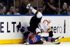 Hokeiści Boston Bruins o krok od finału konferencji