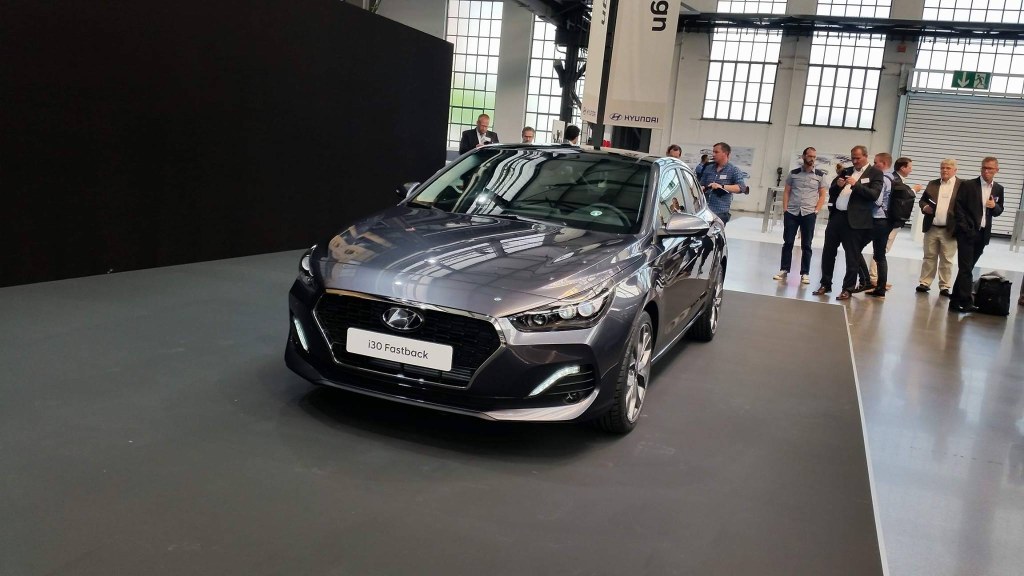 2018 신형 현대 i30 패스트백 실사 | 인스티즈
