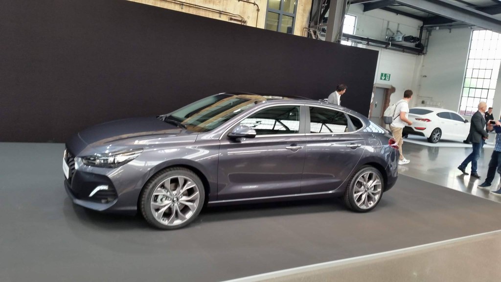 2018 신형 현대 i30 패스트백 실사 | 인스티즈