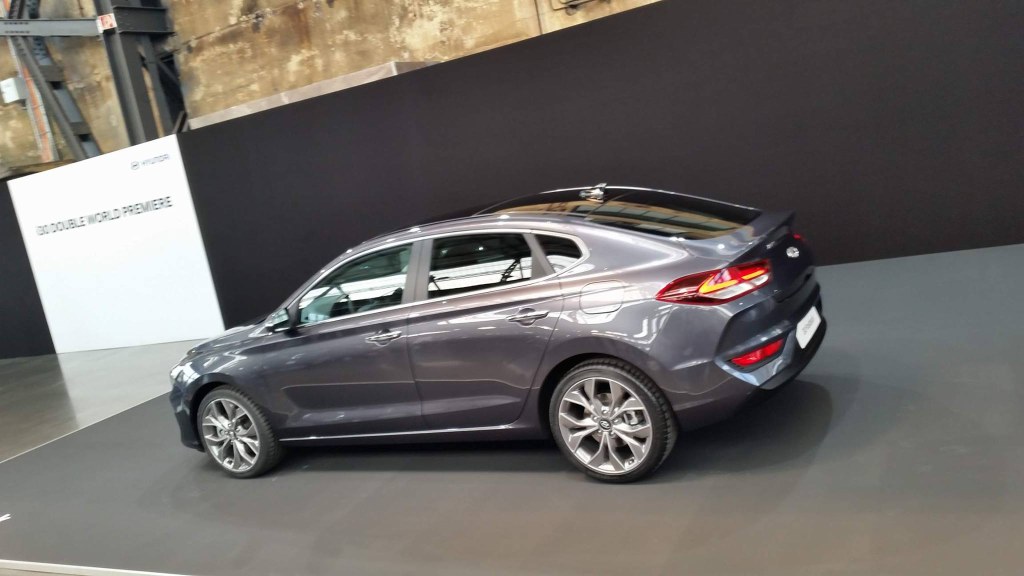 2018 신형 현대 i30 패스트백 실사 | 인스티즈