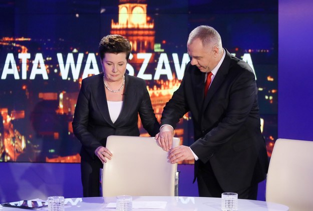 Jacek Sasin przed debatą odsunął krzesło dla Hanny Gronkiewicz-Waltz /Paweł Supernak /PAP
