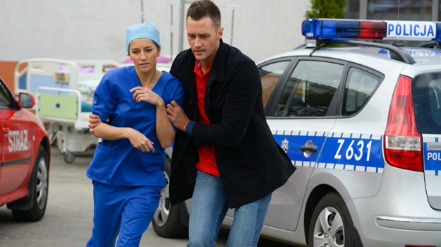 Zamach bombowy w Leśnej Górze James (Jake Michaels) i Hana (Kamilla Baar) /fot /Agencja W. Impact