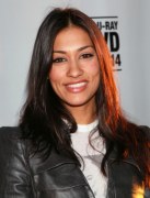 Janina Gavankar dołaczy do obsady serialu na stałe.
Luna będzie seksowną nauczycielką. Poznamy ją podczas zebrania zmiennokształtnych, gdyż jest jedną z nich.
Aktorkę widzielismy już w "The L word" czy "The Gates".