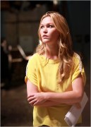 Julia Stiles na planie serialu "Dexter".