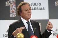 Julio mówi "basta"
