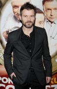 Już za kilka dni w kinach pojawi się nowa polska komedia "Pokaż kotku, co masz w środku". W środę odbyła się uroczysta premiera filmu z udziałem odtwórców głównych ról z Jackiem Braciakiem, czyli Jerzym z nowego serialu TVP 2 "Ja to mam szczęście!", na czele.