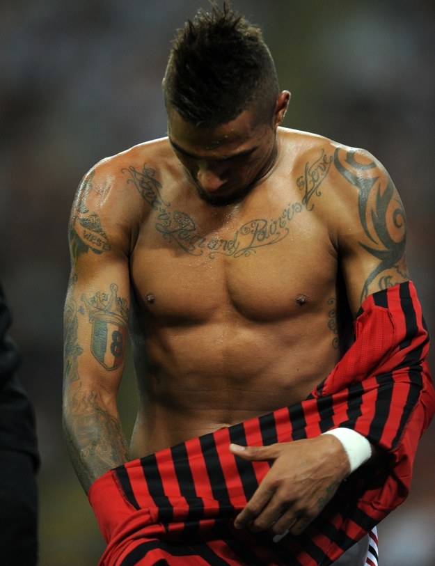 Kevin-Prince Boateng imponuje muskulaturą i kolorowymi tatuażami