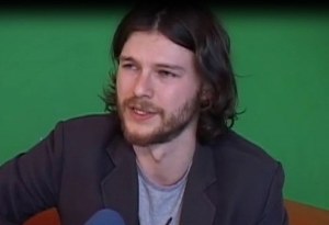Kościukiewicz tworzy przedmioty z drewna