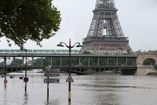 ​"Le Figaro": Prezydent Francji może być ewakuowany do Vincennes