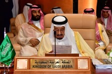 "Le Monde": Arabia Saudyjska grozi wojną Katarowi