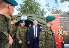 ​Macierewicz: Wojsko wkroczyło do akcji na wniosek wojewody