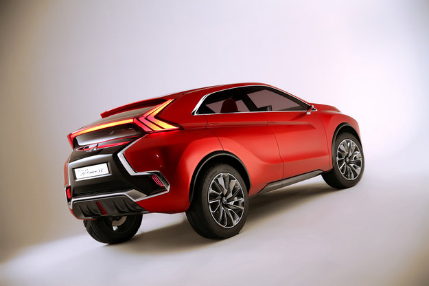 Mitsubishi Concept XR-PHEV II pojawi się w Genewie Mitsubishi Concept XR-PHEV II /Mitsubishi