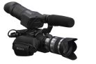 Model NEX-FS100 to pierwsza kamera Sony, wykorzystująca wymienne obiektywy z mocowaniem systemowym typu E. Urządzenie posiada filmowy przetwornik obrazu Super 35 mm o rozdzielczości 3,37 miliona pikseli i może nagrywać obraz w formacie Full HD.
