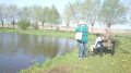 na rybach była pani, która mnie rozbawiła. Łowiła ryby z torebką na ramieniu :))