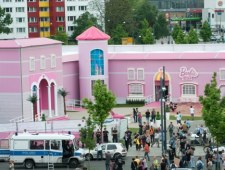 Najwieksza w Europie rezydencja lalki Barbie