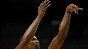 NBA: Kontuzja Bosha zmniejsza szanse Miami