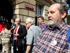 Nie wpuścili go z tortem na salę rozpraw