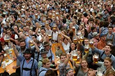 Niemcy: Plecaki niedozwolone na Oktoberfest ze względów bezpieczeństwa