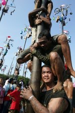 Nietypowe zawody w Indonezji podczas ochodów Dnia Niepodległości