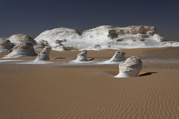 Niezwykły krajobraz Pustyni Libijskiej /123/RF PICSEL