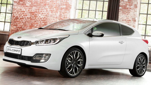 Kia Pro_cee'd - pierwsze spojrzenie Nowa Kia Pro_cee'd zadebiutuje podczas targów w Paryżu (29.09-14.10). /Kia