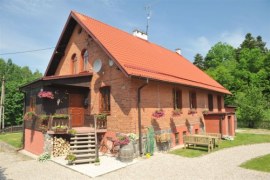 Nowa leśniczówka – dom Basi i Tomasza (Małgorzata Braunek i Jerzy Schejbal) – to w rzeczywistości położona obok Prośna Leśniczówka Perskie. Dotrzeć tu można, kierując się z Ostródy na Gdańsk, potem na miejscowości Szeląg i Morąg. Do leśniczówki dojeżdża się leśną drogą, a prowadzi do niej niebieski szlak rowerowy.

